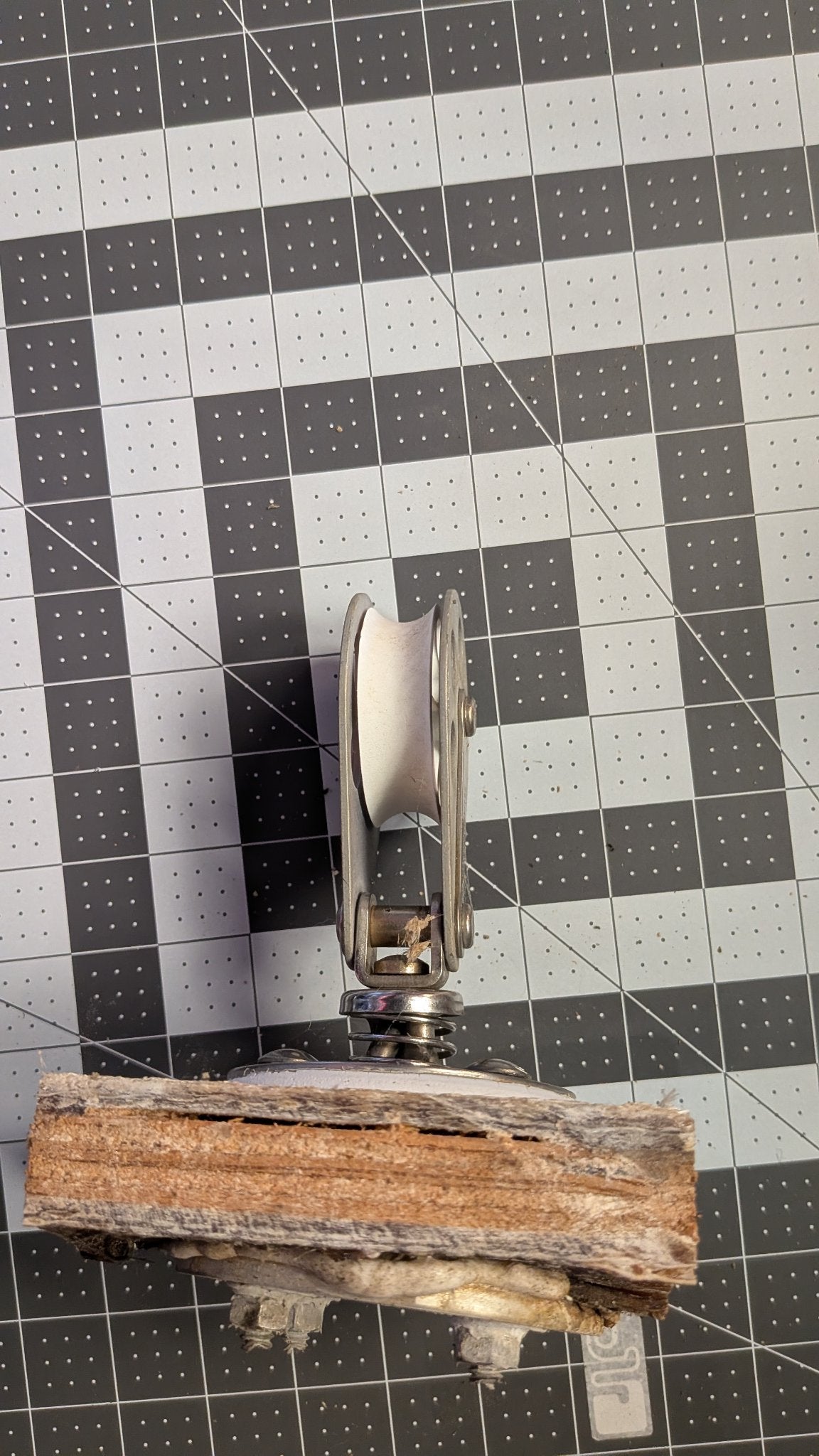 Side view of Schaefer stand-up block sheave on 1-inch grid