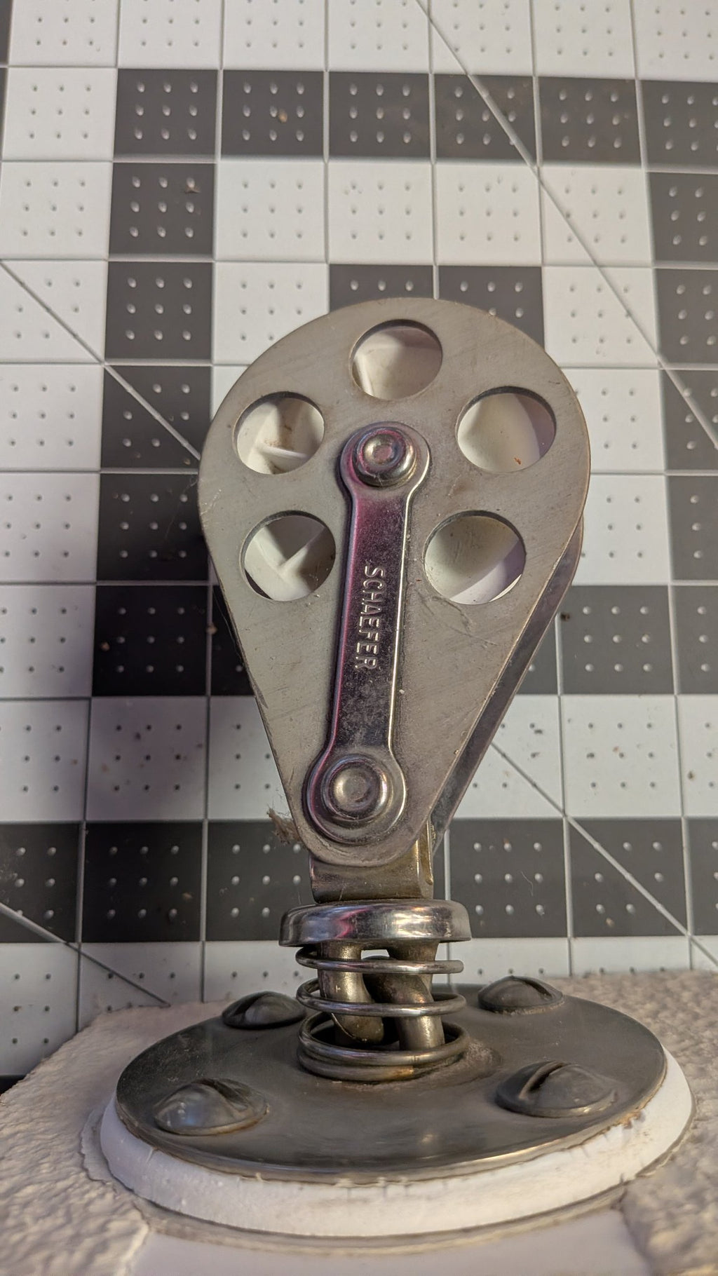 Schaefer 7 Series stand-up swivel block front view on 1-inch grid