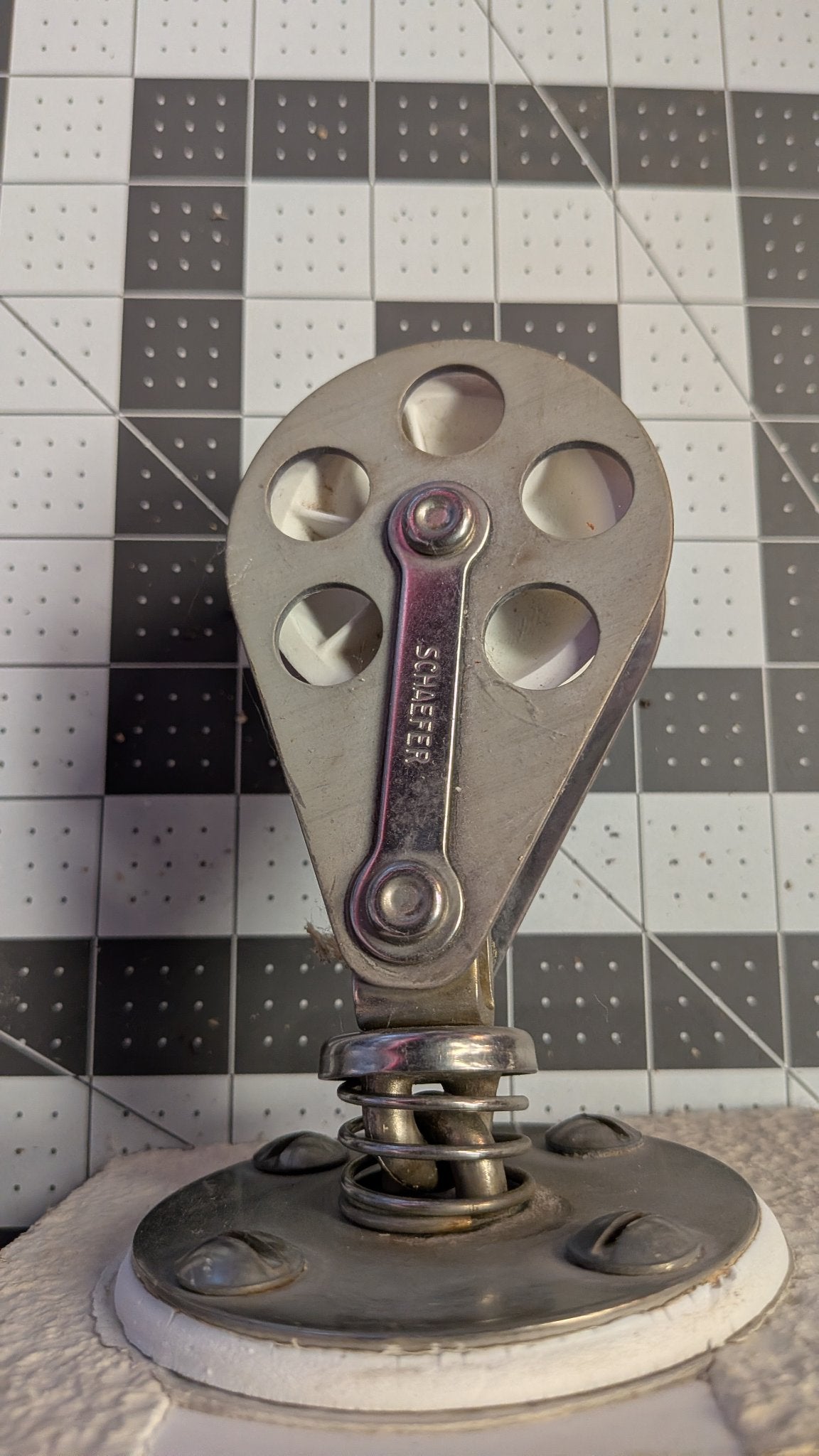 Schaefer 7 Series stand-up swivel block front view on 1-inch grid