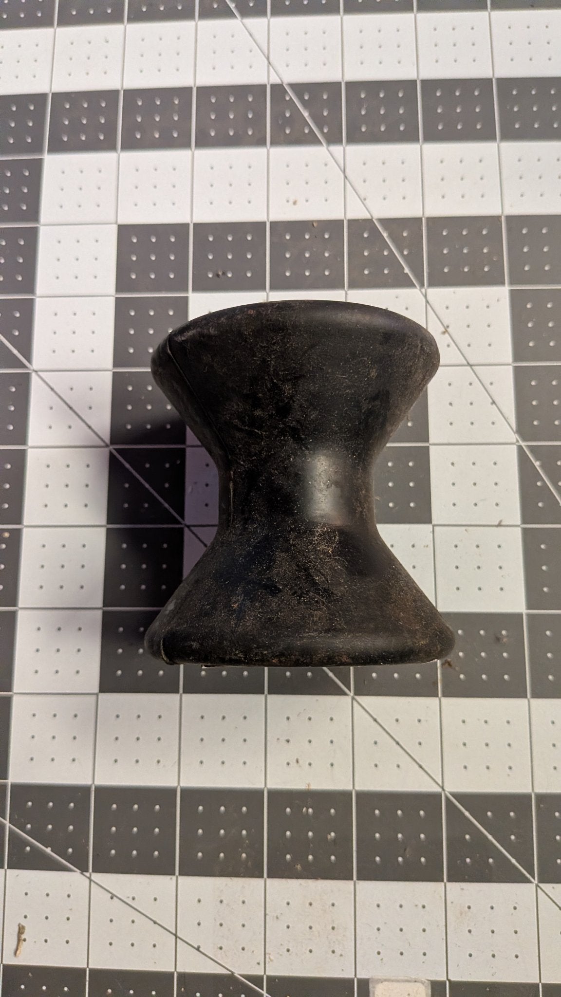 Side view of bow roller showing hourglass profile on 1-inch grid
