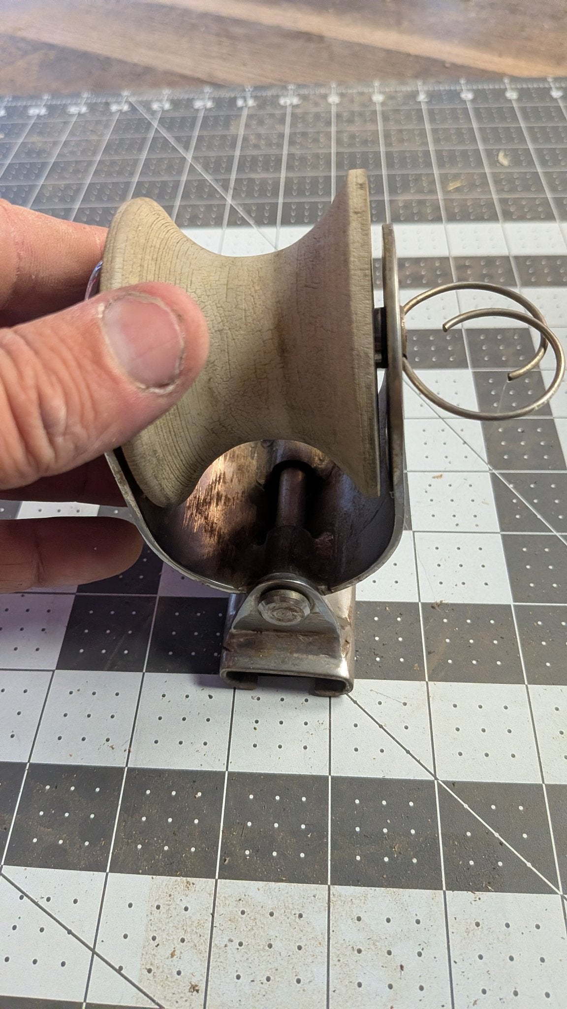 Top view of stainless sheet lead car on 1-inch grid