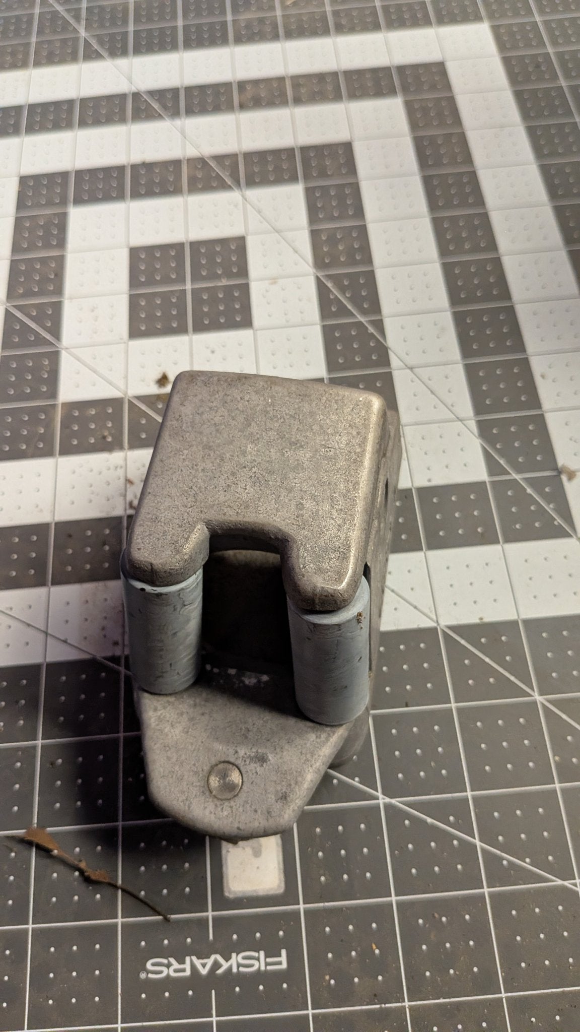 Front view of Amiot car roller sheave on 1-inch grid
