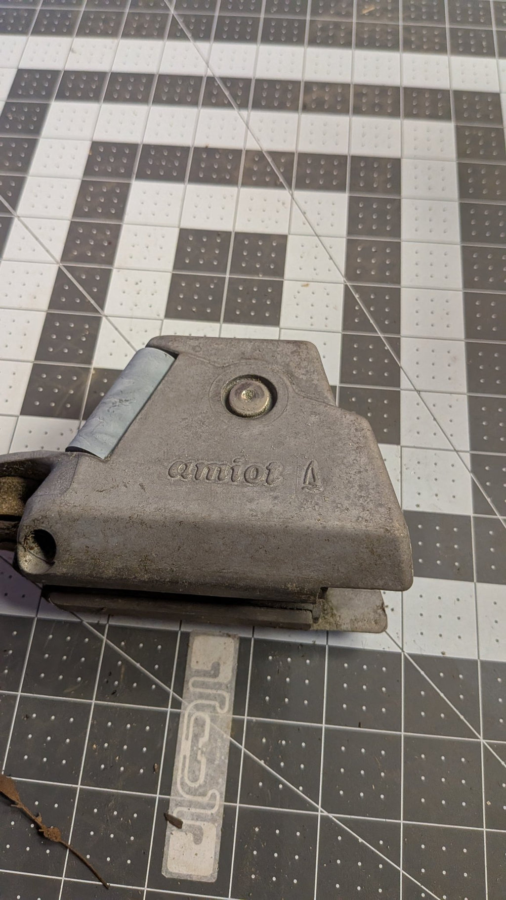 Amiot track car side view on 1-inch grid