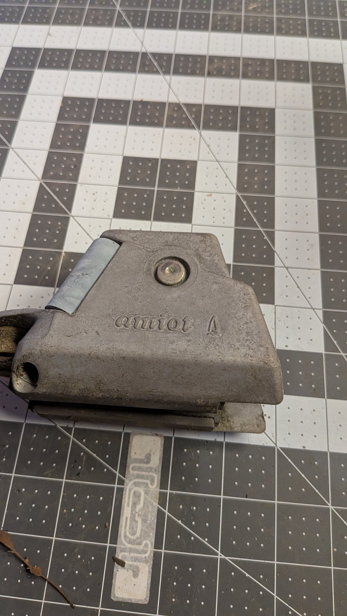 Amiot track car side view on 1-inch grid