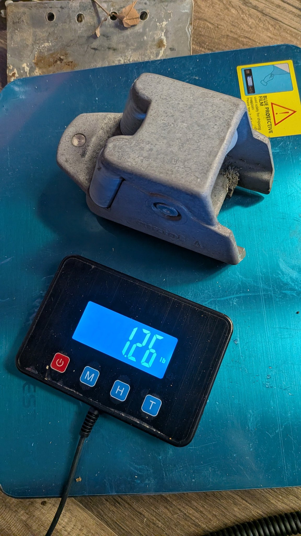 Amiot track car on scale showing 1.26 lb