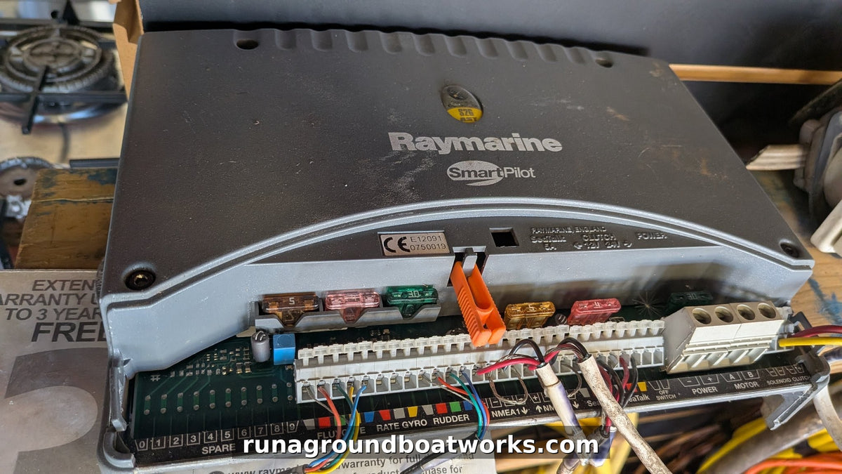 Raymarine SmartPilot S2G course computer — part E12091, serial 0750019, terminals and fuses