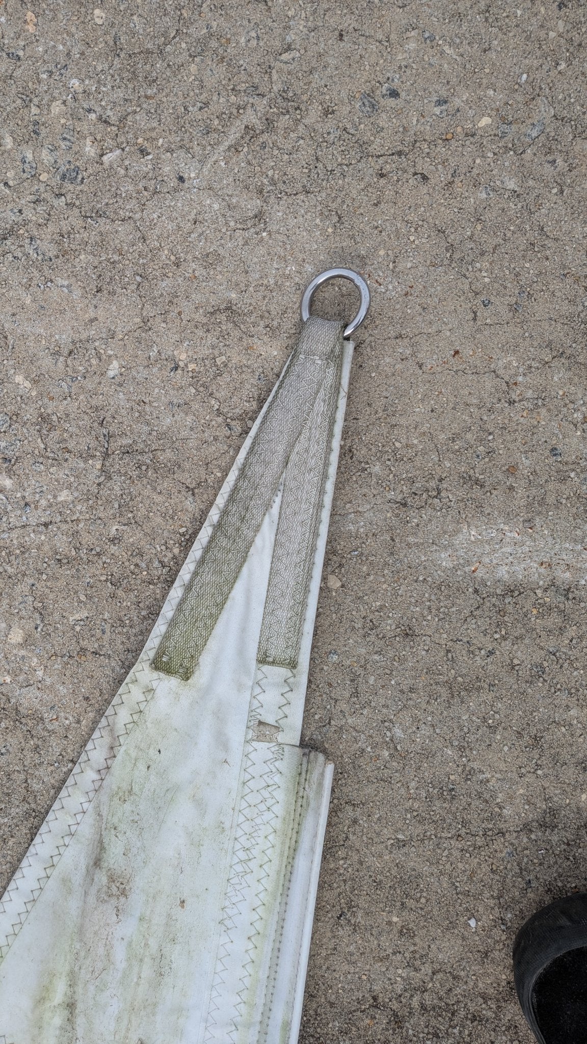 Reinforced corner of the jib with stainless ring