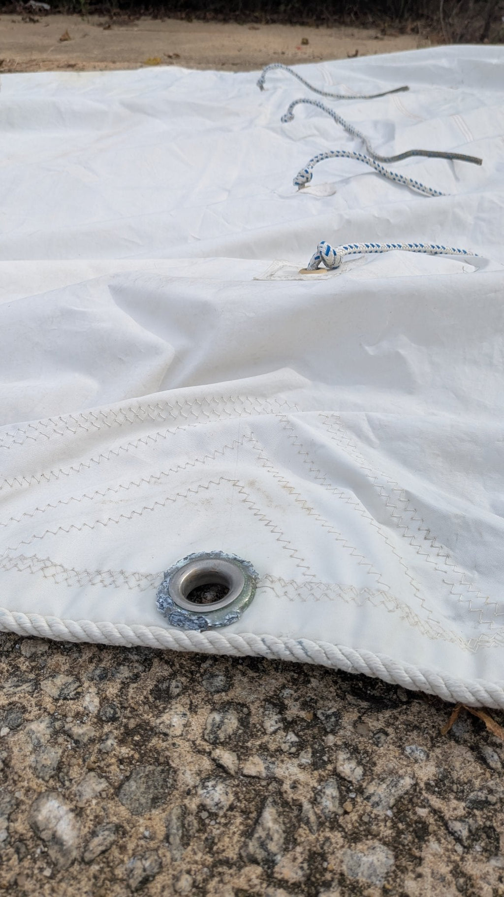 Clew area with sail ties