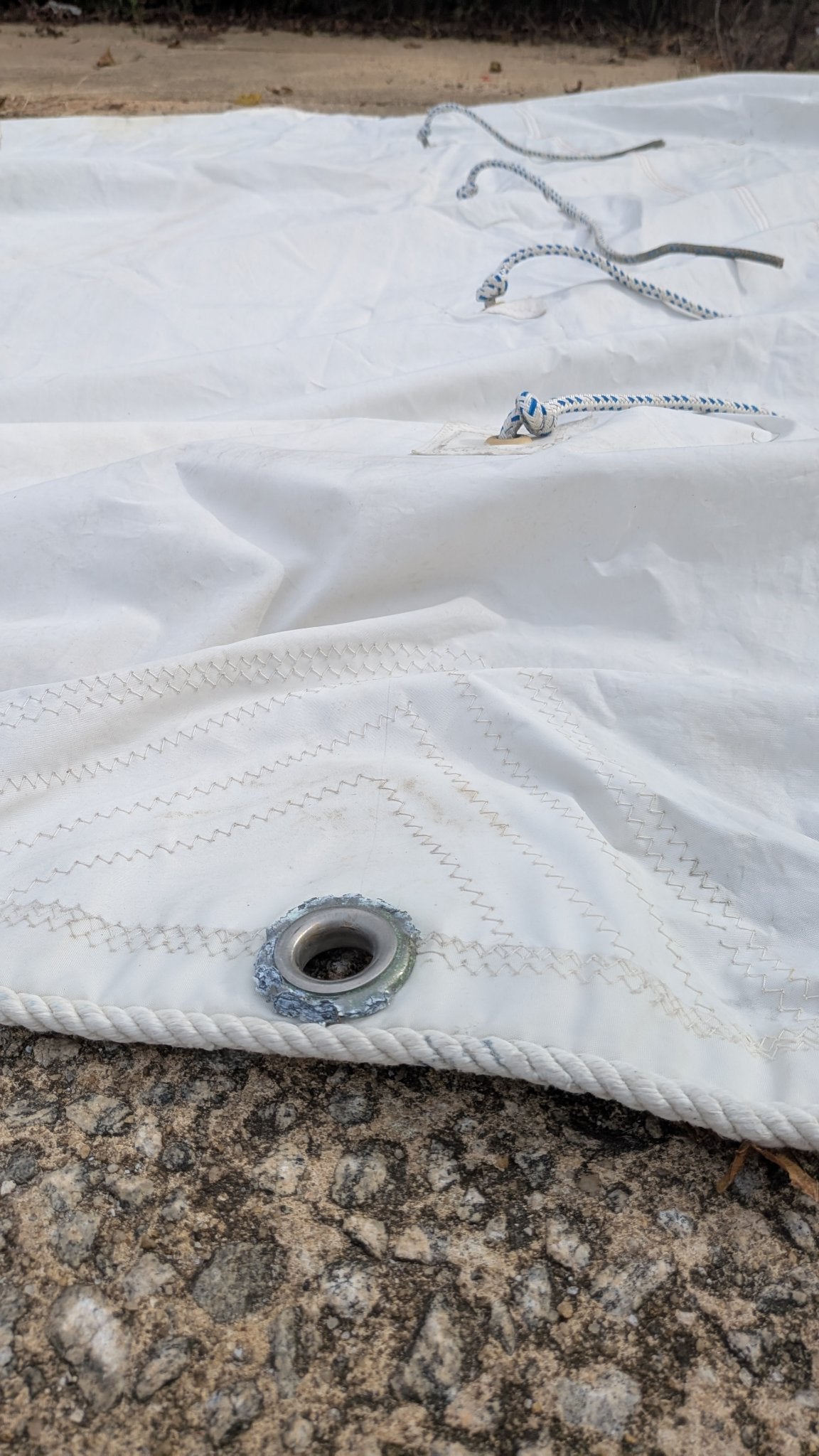 Clew area with sail ties