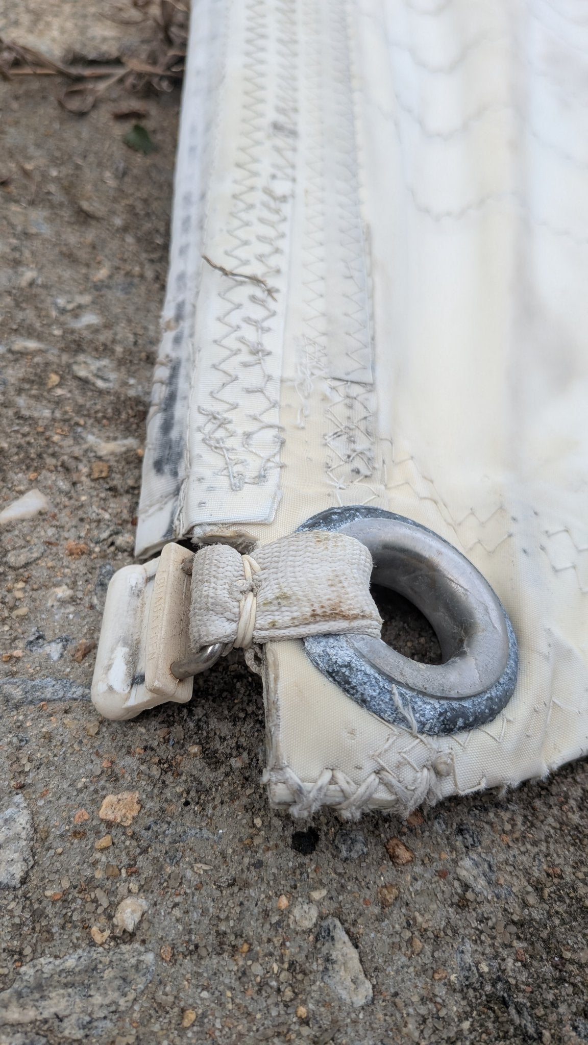 Head grommet and mast car detail