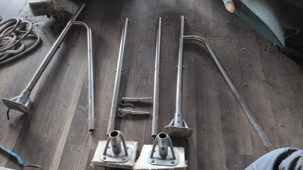 Stantion safety line kit.   includes (2) 2 hole 25 in singles (2)25 in 2 hole, with support leg for gate.  two pelican hooks.