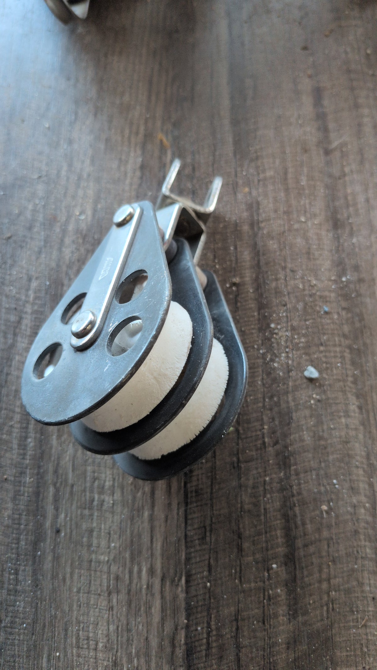 Amco 42 mm Double Block.   use for parts.  needs new wheels