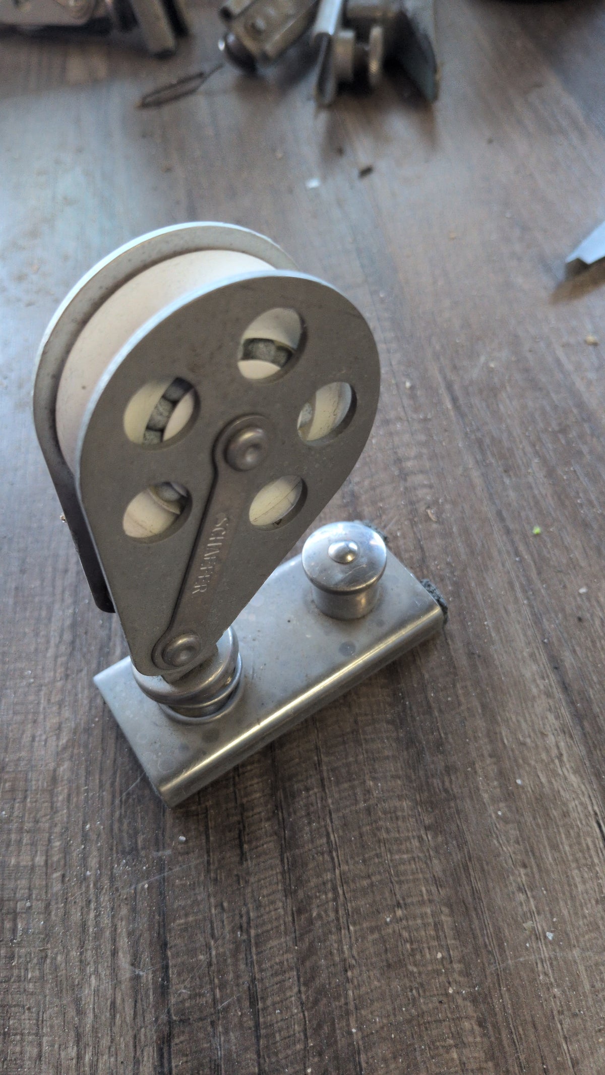 Schaefer 42 mm stand-up spring block 1 in T-track