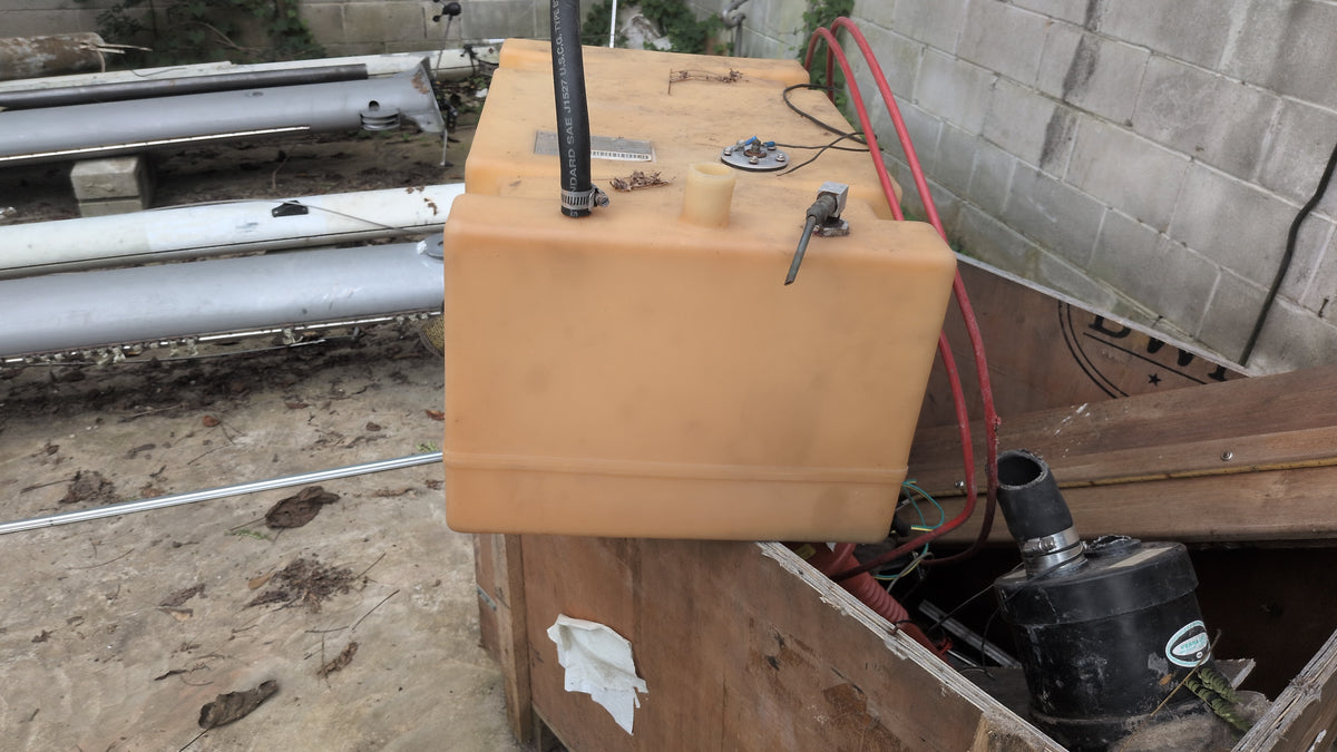 19 gallon fuel tank from a Ericson 25 plus