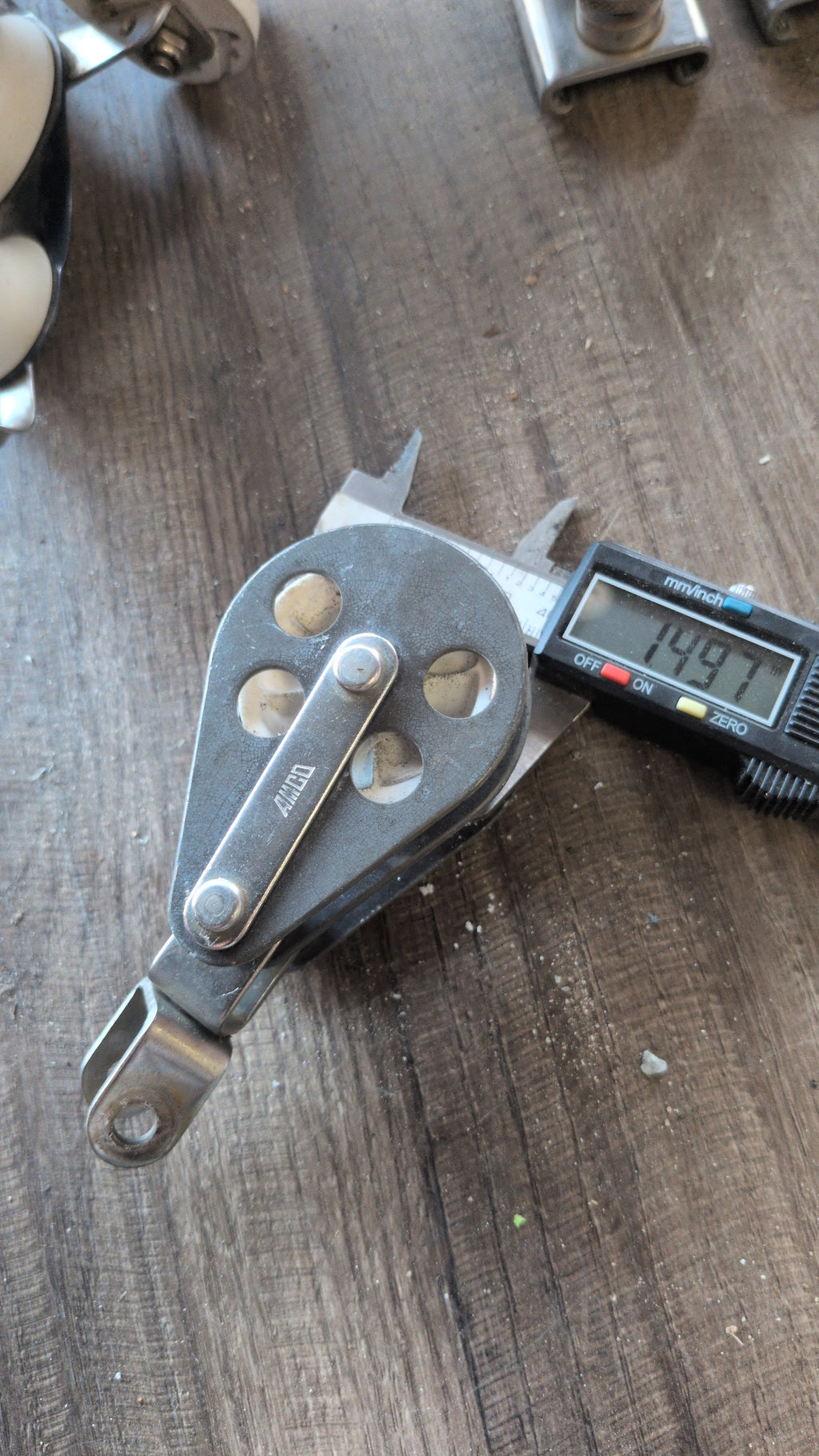 Amco 42 mm Double Block.   use for parts.  needs new wheels