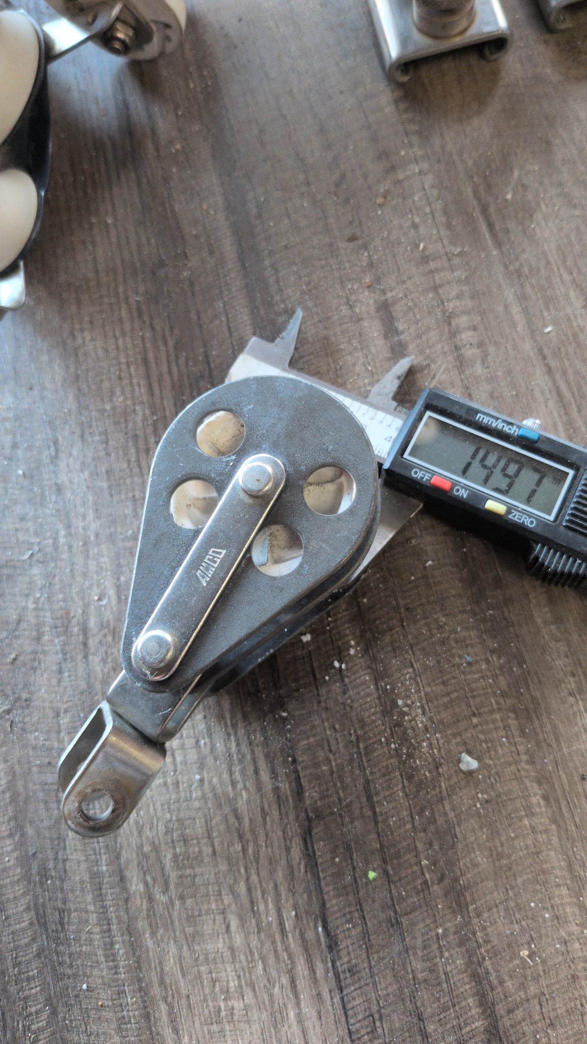 Amco 42 mm Double Block.   use for parts.  needs new wheels