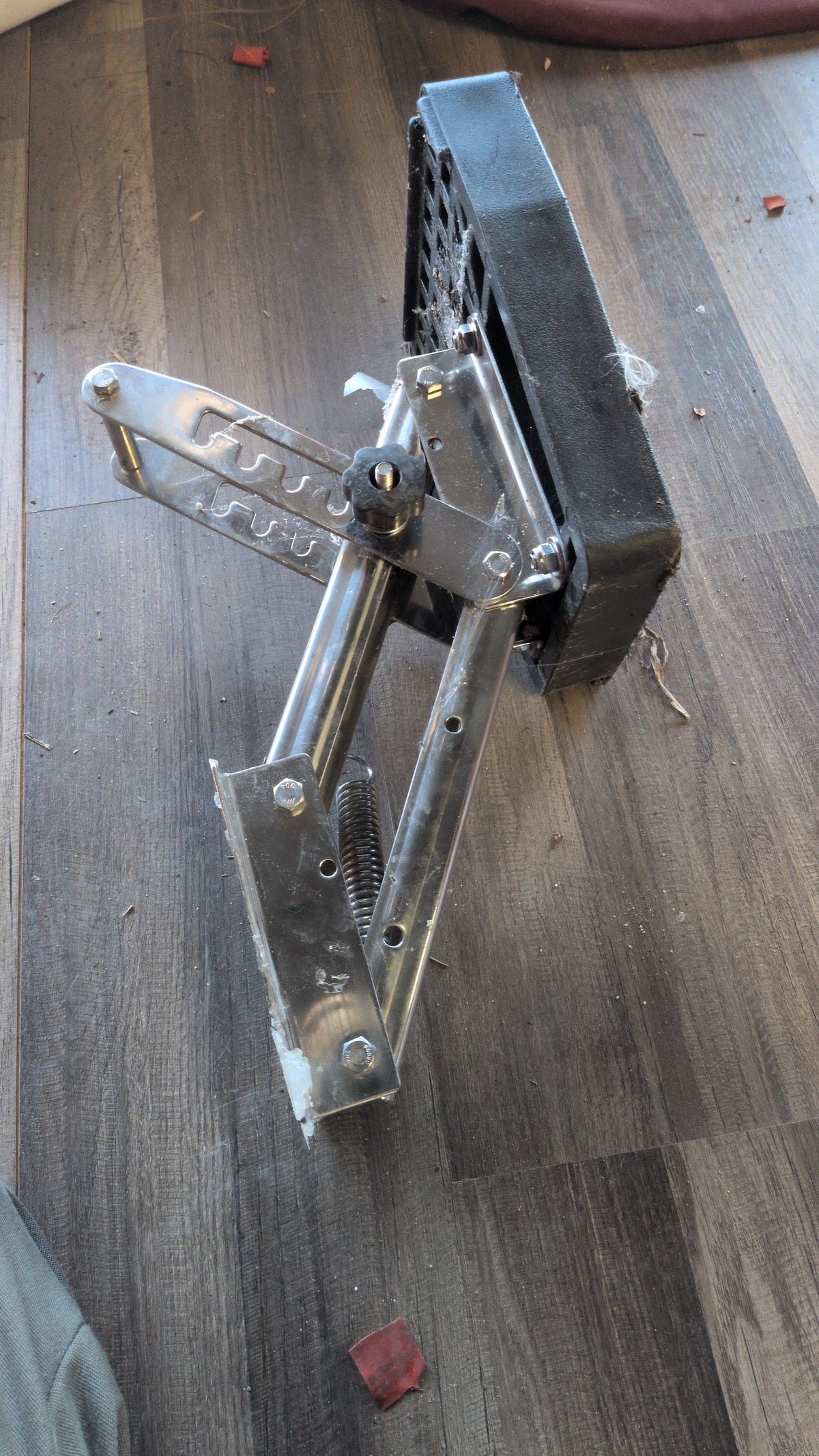 KICKER MOTOR BRACKET