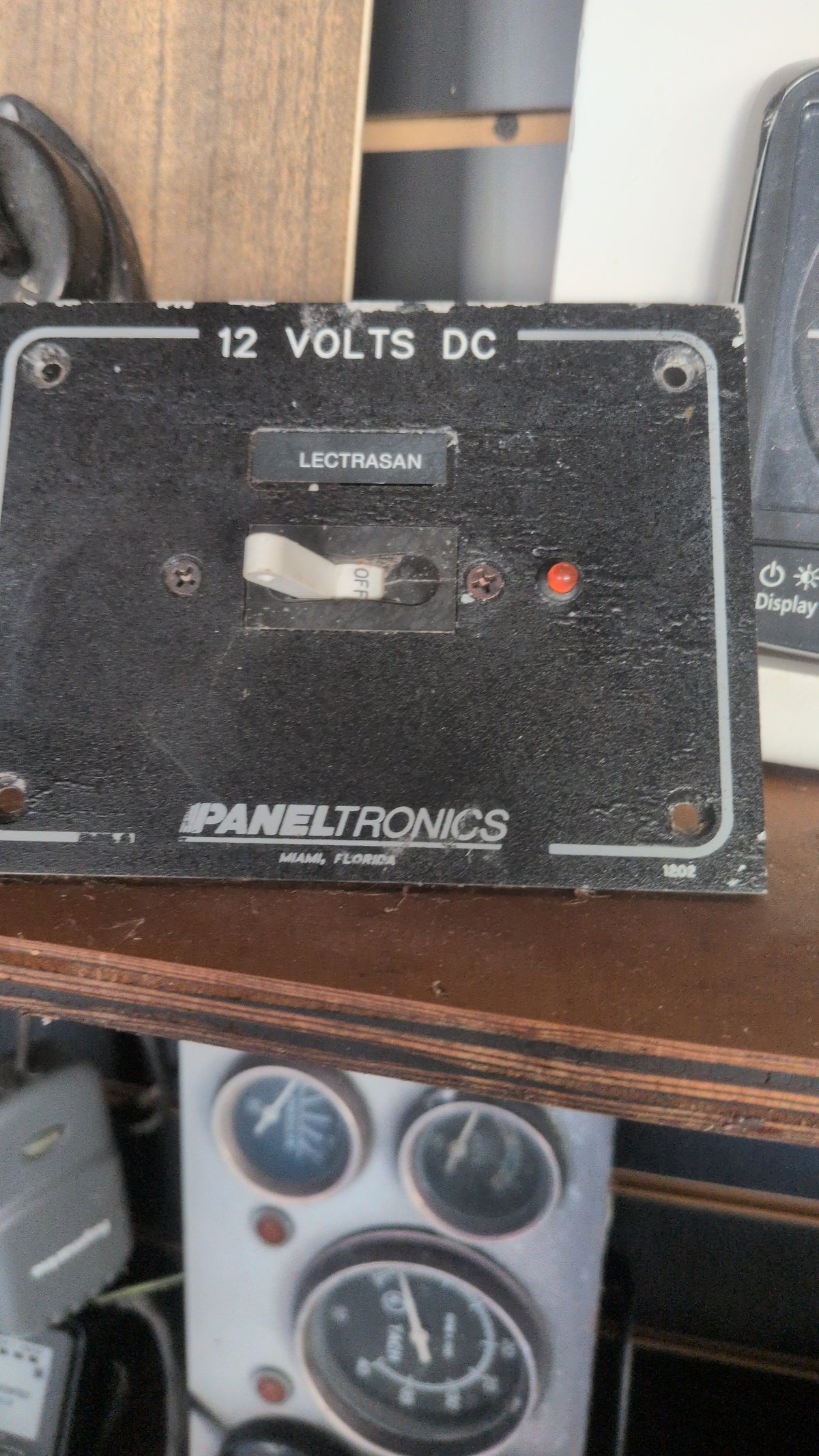 Paneltronics 12 Volts DC control and indicator